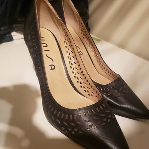 Unisa Black High Heels Pumps. Decorative Cutouts. US 7.5